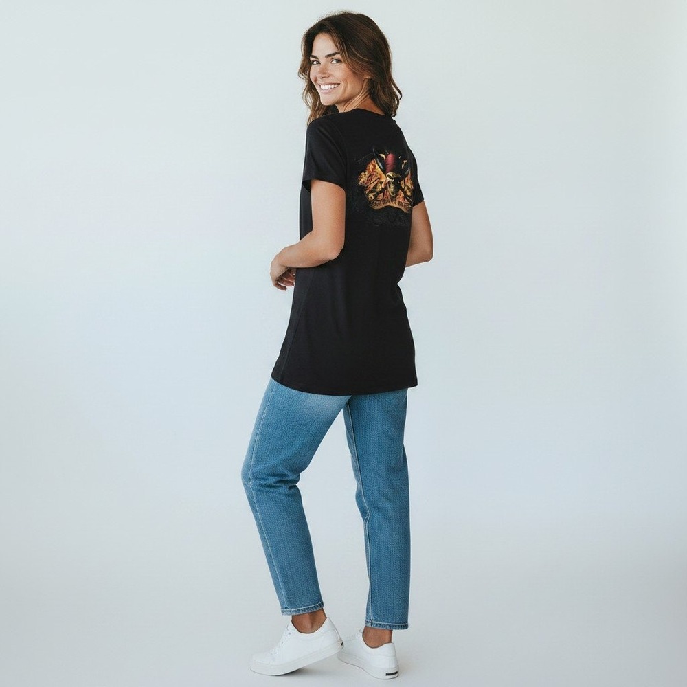 Disney Parks T-Shirt Womens S Black Pirates of the Caribbean Graphic Skull Tee